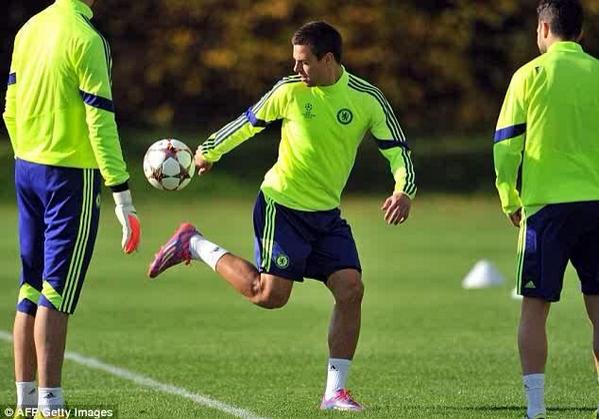 CesarAzpi's tweet photo. Looking forward for Champions League action! Ganas de Champions! @chelseafc #UCL http://t.co/N2kCYMvitv