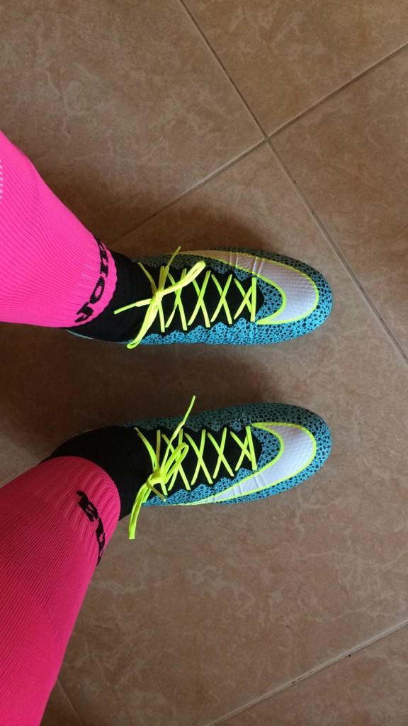 rebecaaa15's tweet photo. HOLA @Nike , QUE ME HE ENAMORADO DEMASIADO π»π»π»π»π» #myNIKEIDs @NIKEiD #presiosas #RDBPC πͺπΈ #noosenamoreis #preocupa π http://t.co/TZIP6Op935