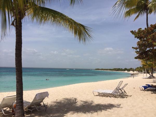Amber_hurst1's tweet photo. Take me back 😩☀️😎☝️#dominicanrepublic #hatetherain http://t.co/KCN4rny0IO