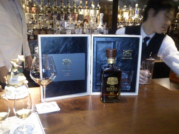 oyajin's tweet photo. マッサンブームと言う事もあり、思い切ってニッカの40年を飲んでみました。スムーズでうまかったです。でも高かった・・・ http://t.co/2MIx6H2Mdx