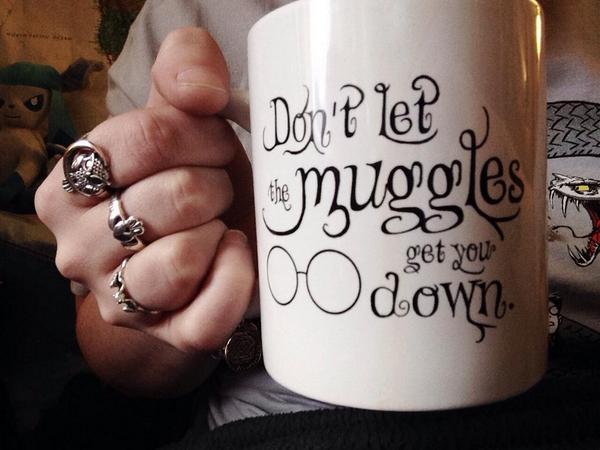 TywinGoldenLion's tweet photo. Necesito esta taza. Y vosotros también. http://t.co/PhObHN1yI5