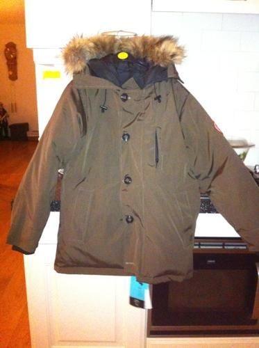 KRTA__'s tweet photo. Canada goose: http://t.co/R3g8C997Ac http://t.co/j5AloGXzi1