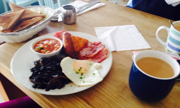 LauraGuillaume2's tweet photo. Fav place for brekkie ... #Plemont @paulplemont can't beat a chai latte at Plemont bay on a Saturday :) perfect! http://t.co/AZz4dNc9my
