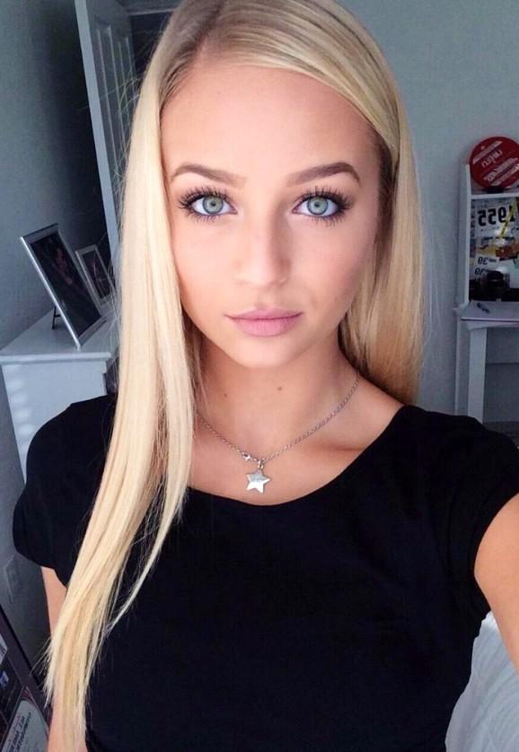 HotBlondesFr's tweet photo. Les blondes >>>>>>>>> 😍🔥 http://t.co/u8MnNot1hd