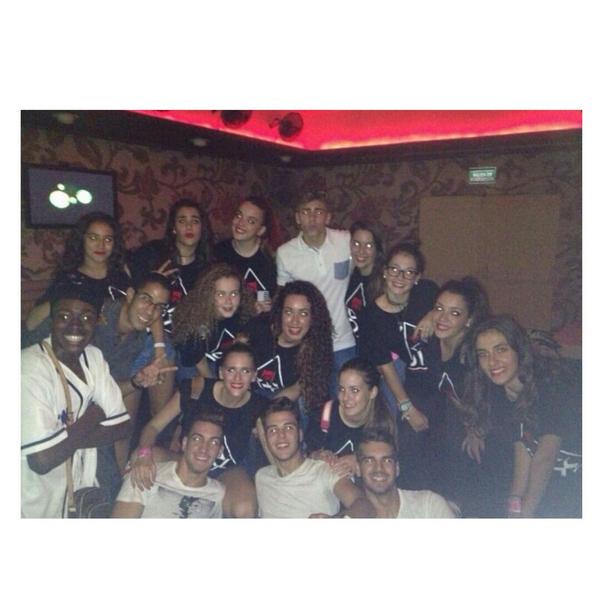 martukylait's tweet photo. Gran nocheeee, junto a grandes personas @InfoLightSev @_YoungSensation @Tony_Spina http://t.co/yXT3ligR3G