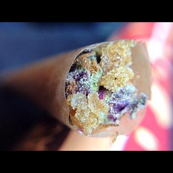 Dabsamakerdance's tweet photo. 💜💚💨 #Dabsamakerdance #SativaDivas @FADEDNATION @diamondseeds420 @aztec9met @stonerhut @DabDaily @budsnap http://t.co/XXadFRWVgE