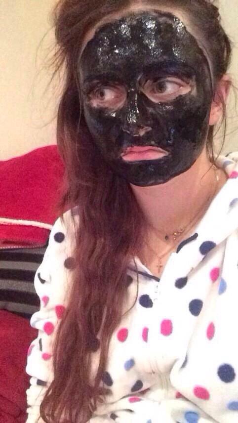 FakeFatAmy's tweet photo. when u try to even out your eye liner http://t.co/aapHoHQ8on