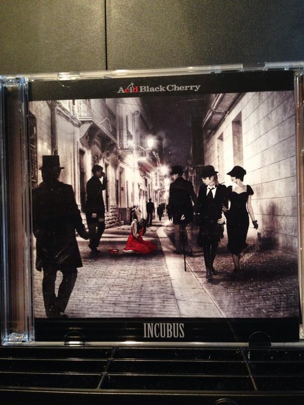IKUObass190's tweet photo. Acid Black Cherryの新譜が届きました！M1「INCUBUS」でベースを弾いています(*^_^*)ヘヴィーでカッコいいッス！！ http://t.co/C3zIGZeOKO
