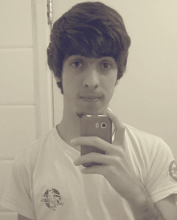 nickschukkel's tweet photo. Ah, #selfie... Preciso aprender a me entender com vc. =P http://t.co/GDkCfwVqsP