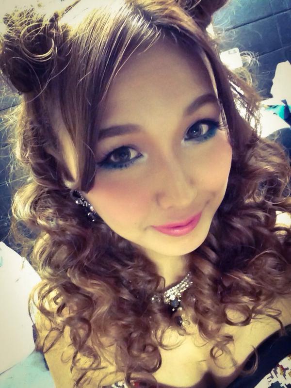 Singer_Mie's tweet photo. ★.Mie 23th Birthday Live♡
⇩
http://t.co/mSTQZYfHhe

Blog更新❤️️ホンマにありがとうございました♡23歳のMie頑張るでー！！！プレゼント大切にします(b'3`*) http://t.co/Q6KsyWyrI0