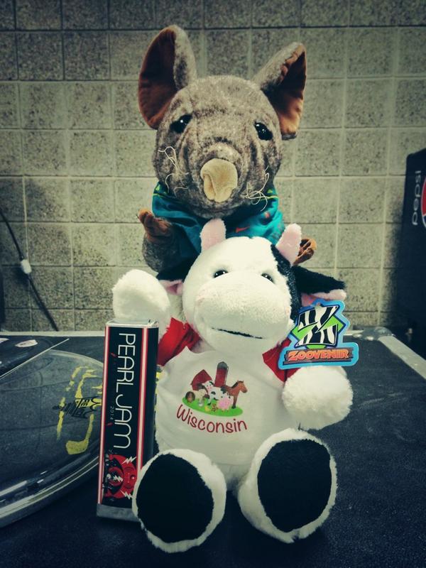 RJBiscotti's tweet photo. Enjoying all the dairy air #PJMilwaukee has to offer! 🐭🐮 @BMOHBC #PJFall2014 http://t.co/t5U84EHE9e