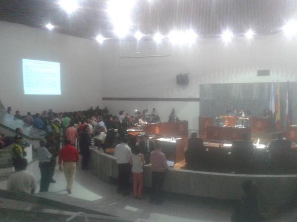 MIOusuarios's tweet photo. Poca asistencia en @ConcejoCali para tratar el tema de la seguridad en la ciudad... http://t.co/syDpa173T8