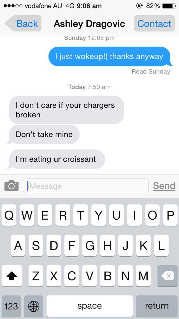 JaimeDragovic's tweet image. Left my sister a note on the bench to tell her I am using her charger because mine is broken..... #copthat