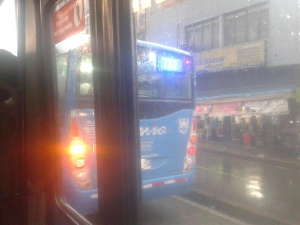 MIOusuarios's tweet photo. Por el percance de bus padron del MIO en la estacion San Pedro, congestion vehicular de buses en el carril solo bus http://t.co/CxCrp6yIZB