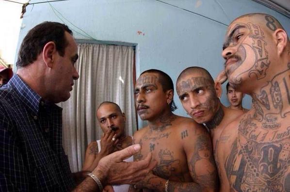 CMexicanGirl's tweet photo. How white dad's see all Mexicans 😒😂😂 http://t.co/mG4VPRNBii
