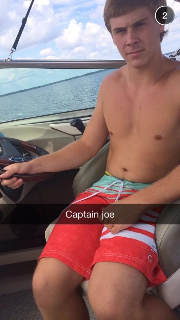 JustJoeThingz's tweet photo. boats and joes #JustJoeThings http://t.co/b7SWVelXm9