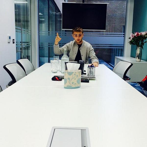 swearthat_____'s tweet photo. Bosssssss @disclosure #howardsfeelinglikeaboss #husband #disclosure http://t.co/Wejwc2QKDd