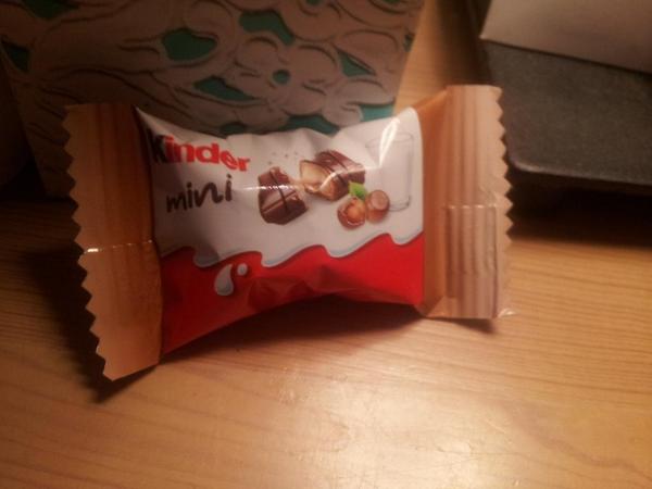 MonicaLeioa's tweet photo. Y antes de mimir mini kinder bueno q ma traido mi niñooooo mmmmmm #unkinderbebe #MueroDeAmor http://t.co/WvBQxEBrFr