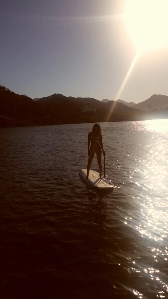 MissTaniaMehra's tweet photo. Is this real life⁉️ cause I wake up to this! #countingMyBlessings ⛵️🚣🐬🐋 #tomboy #paddleBoarding #fitness #workout http://t.co/RDImqfu0Z0