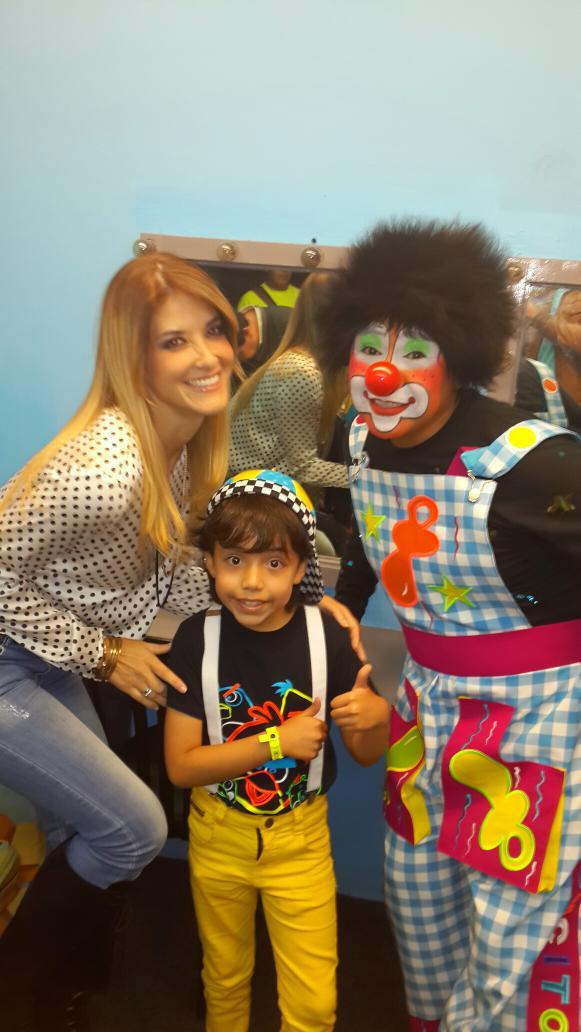 TaniaRiq's tweet photo. Hermoso @PillincitoTv  gracias por la invitacion fue un placer la pase super!!! @chuponcitoTV http://t.co/HKvDp3lOSQ