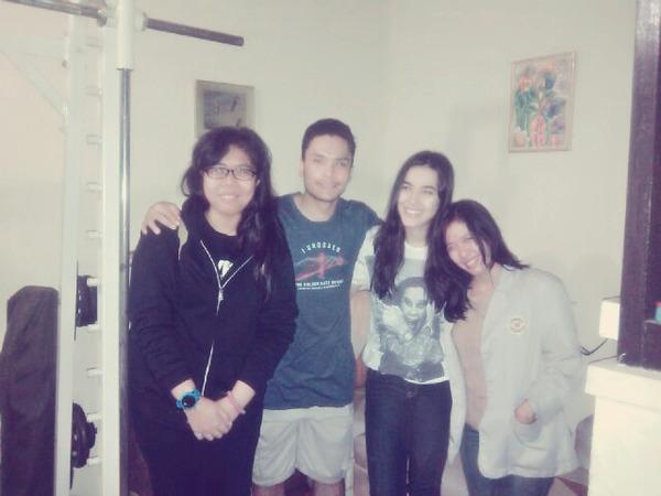 MiChellavers's tweet photo. [PICT] @randpunk90 &amp; @michellalemieux with fans (maybe) http://t.co/up80wi5VSv