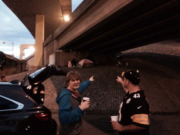 smashing_smyth's tweet photo. Tailgating with bums #TentCity #pittGame http://t.co/B1GCSYQsUe
