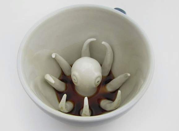 franzaward's tweet photo. [＃陶瓷控Porcelain Addicted] Creative mug design: Humor mug designs, the first picture looks a little terrifying... http://t.co/6UfDx8Ziyk