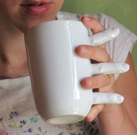franzaward's tweet photo. [＃陶瓷控Porcelain Addicted] Creative mug design: Humor mug designs, the first picture looks a little terrifying... http://t.co/6UfDx8Ziyk