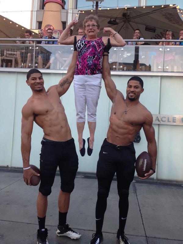 Auna Lee tweet media