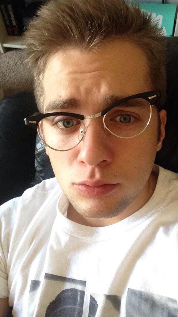 sdkupdated's tweet image. Joey gatto got cute glasses today
