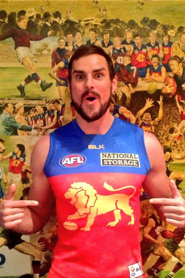 There's a lot of history in this jumper and I'm so glad to see the 'Old Lion' back on the front. #PrideInTheJumper