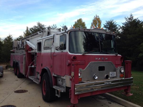 thedirtyFF's tweet image. Old FDNY rig #FDNY #aerialscope