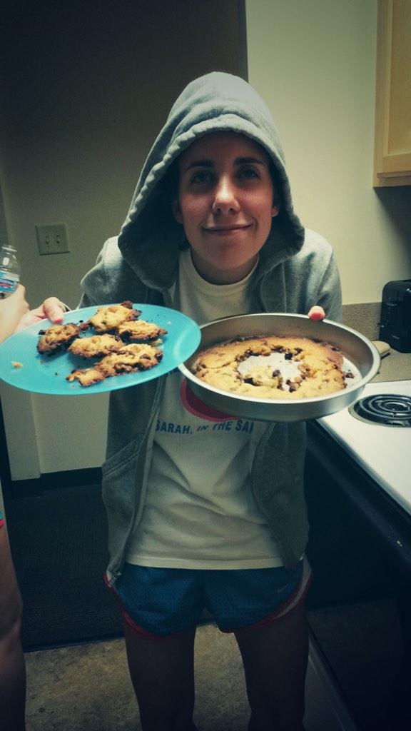 alliesandoval's tweet photo. Coming home to chocolate chip cookies from @sbuckles94 can make any bad Monday good ❤️ http://t.co/YiCLP5B5au