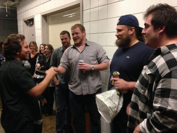 RJBiscotti's tweet photo. “@TJLang70: Great start to the night @PearlJam http://t.co/rxoF9OUFvd” @wiscodana owning this 📷👌