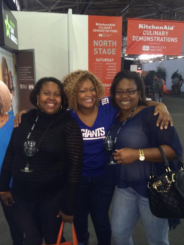 SunnyAnderson's tweet photo. "@WriterBirdie: @SunnyAnderson Fun in the #kitchenkitchen #cookwithESA #NYCWFF http://t.co/Ks9mTe8zxe" haaaiii gurrrrl haaaiii