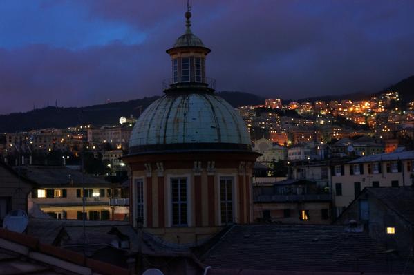 ExploreItaly's tweet photo. Genova at night...beautiful! http://t.co/H4j9Hd1fyO