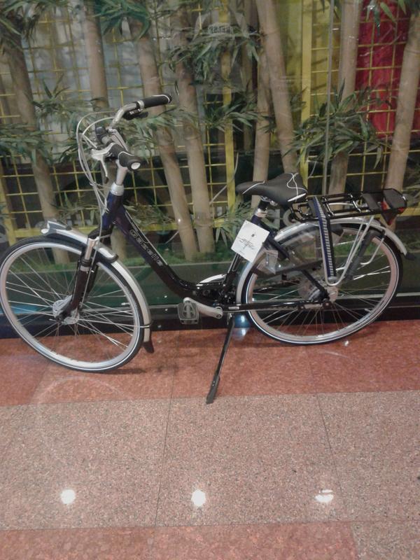 GazelleIndo's tweet photo. Gazelle Medeo Excellent 24-speed Shimano Alivio. Adjust your seating position. Gazelle Indonesia. Ph : 02196963003 http://t.co/UGPks8krzL