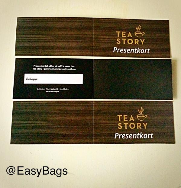 EasyBagsAB's tweet photo. Presentkortshållare till Tea Story i Gallerian. #TeaStory #TeaStoryGallerian #Gallerian #trycksaker #easybags #design http://t.co/PiDrIj1uO6