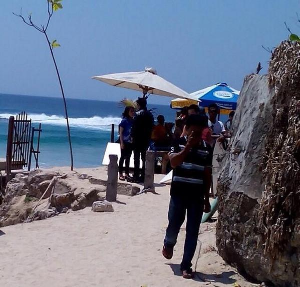 AboutGGS_SCTV's tweet photo. Next scane DISI di Bali @GGSerigalaSCTV_ @alysyarief @aliando26  @PrillyBie http://t.co/uQ1HWT79y7