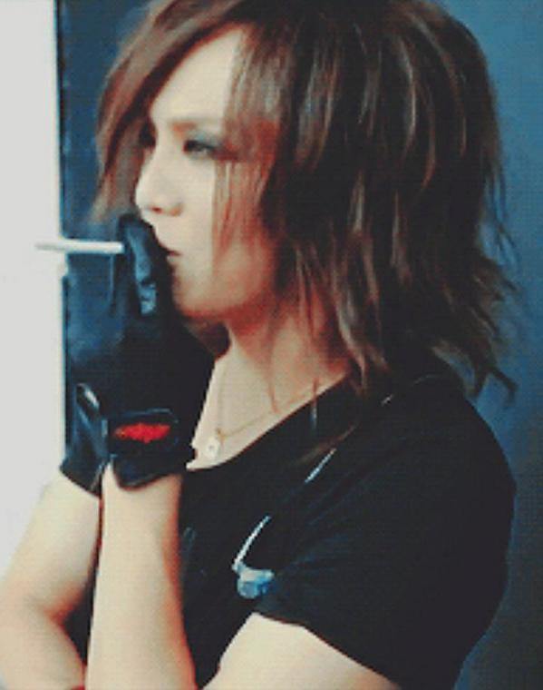 theGazettEMX's tweet photo. #WT13 KAI fumando antes del live México 6/09/2013. ©to-dazzlingdarkness.
Vía: missverypink.tumblr. TGMST Staff LOBOS. http://t.co/tYqqdzZwvu