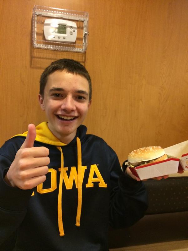jdchambers8's tweet image. Found this kid on the street an bought him dinner #prayforthehomeless #BeThankful