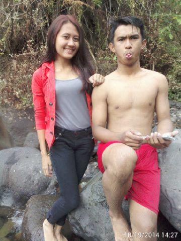 AKRAB01's tweet photo. Ini ada @tiararputri18 sama Cep Haris Saepudin nih ;;) Mereka itu sepupuan loh guys http://t.co/ztK5uNCHJY