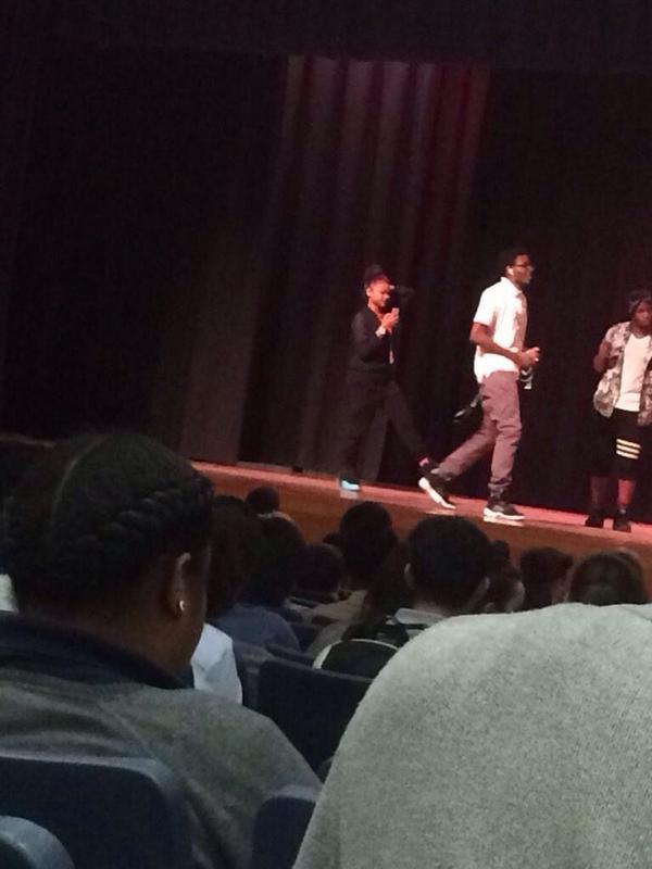 MIKEG609's tweet image. Best rapper alive 🔥🔥🔥🔥 #OverloadGeneration #drizzydrake