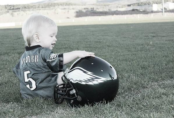 dr4master's tweet image. Little guys 1 year old photo shoot, representing the @Eagles and @donovanjmcnabb #FlyEaglesFly