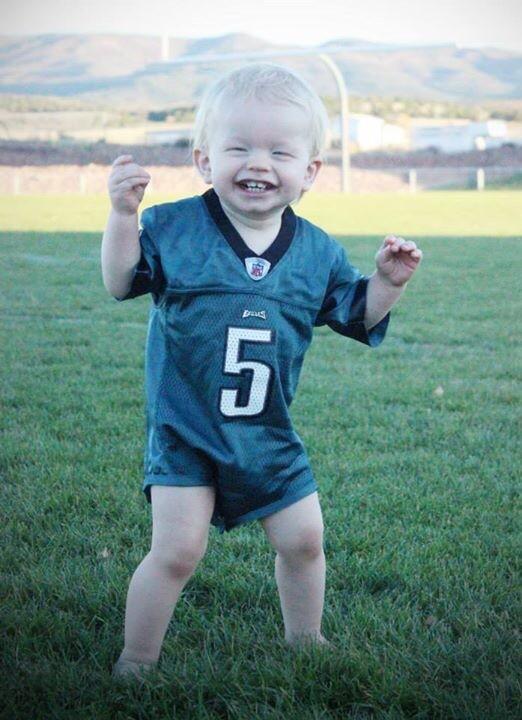dr4master's tweet image. Little guys 1 year old photo shoot, representing the @Eagles and @donovanjmcnabb #FlyEaglesFly