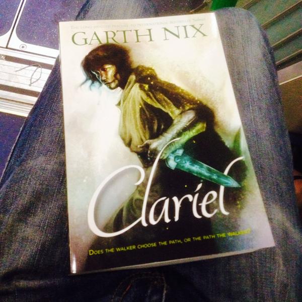 BagabusInc's tweet image. @garthnix Prepping #TheJacobeans with a dose of strong local female. Sooty loves her some #FreeMagic