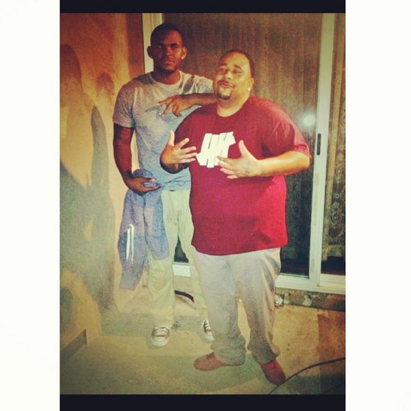 elipenny_22's tweet photo. Missing my cuz... A straight foolie foreal! Free the guy...and my UNC #CaliKen http://t.co/y5cJLV1fYT