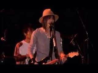 and_bump's tweet photo. 心の場所を忘れた時は 鏡の中に探しにいくよ
ああ ああ
映った人に尋ねるよ

【Smile】 http://t.co/zOxRlTw5d8