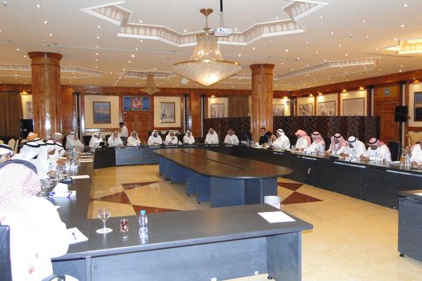 AhaliAlkomra's tweet photo. ص��ر من الحضورأهالي الخمرة في المجلس البلدي الأجتماع الثالث http://t.co/ptHU0fIoMb