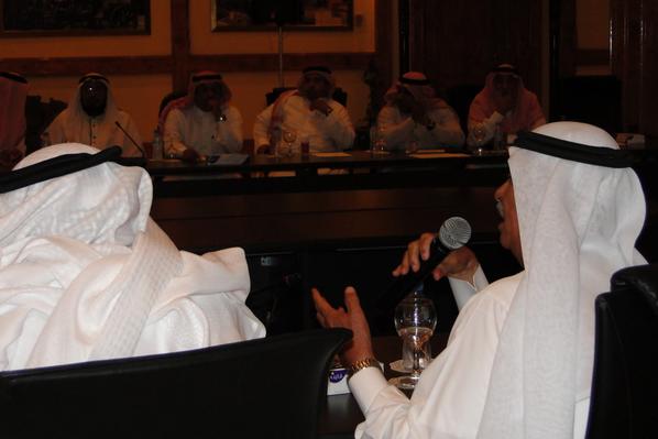 AhaliAlkomra's tweet photo. صور من أجتماع الأهالي الثالث بالمجلس البلدي http://t.co/nCLRCNaE4M